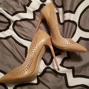 New never worn tan heels